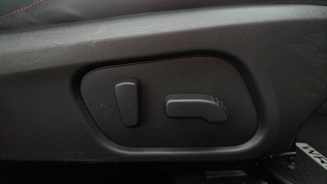 2017 Subaru WRX Premium (AWD), Manual, 127058 km, Drivers Side Adjustment Panel