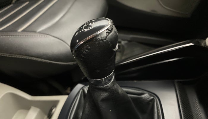 2016 Ford Ecosport 1.5 TREND+ TDCI, Diesel, Manual, 59,604 km, Gear lever - Knob has minor damage
