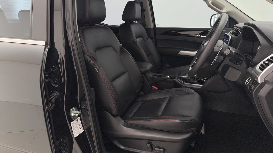 2022 LDV T60 Max Luxe (4x4), Automatic, 58795 km, Right Side Front Door Cabin View