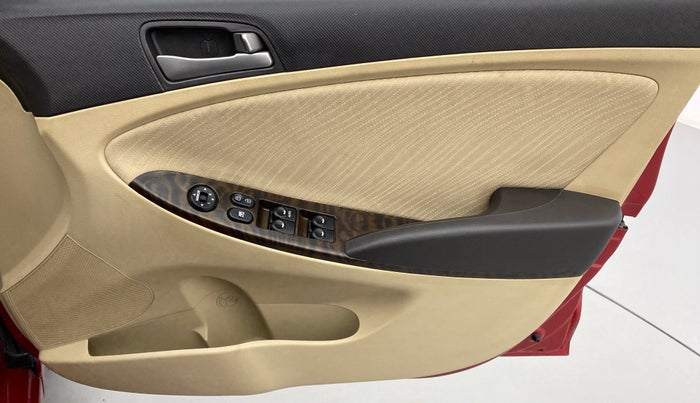 2016 Hyundai Verna FLUIDIC 1.6 VTVT S, Petrol, Manual, 25,370 km, Driver Side Door Panels Control