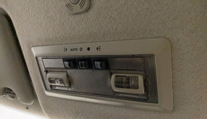 2016 Mahindra TUV300 T8, Diesel, Manual, 75,589 km, Ceiling - Roof light/s not working