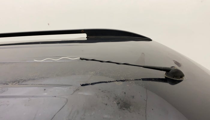 2016 Mahindra TUV300 T8, Diesel, Manual, 75,589 km, Roof - Antenna has minor damage
