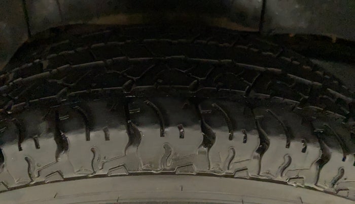 2016 Mahindra TUV300 T8, Diesel, Manual, 75,589 km, Right Rear Tyre Tread