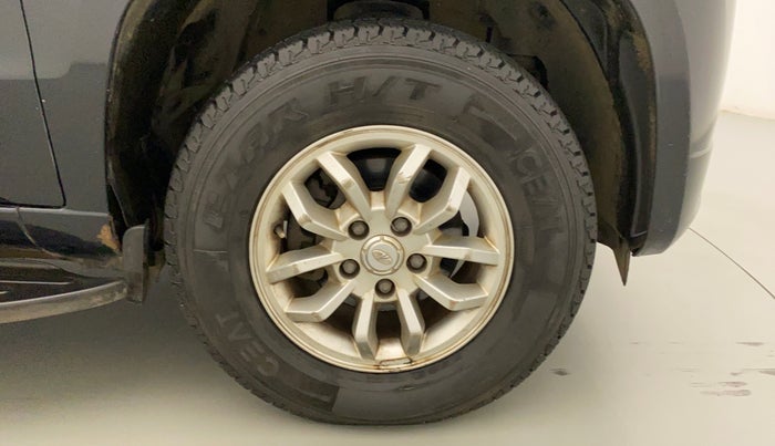 2016 Mahindra TUV300 T8, Diesel, Manual, 75,589 km, Right Front Wheel