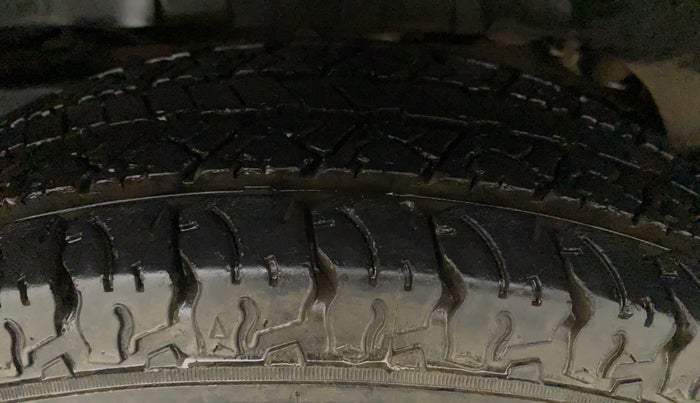 2016 Mahindra TUV300 T8, Diesel, Manual, 75,589 km, Left Rear Tyre Tread