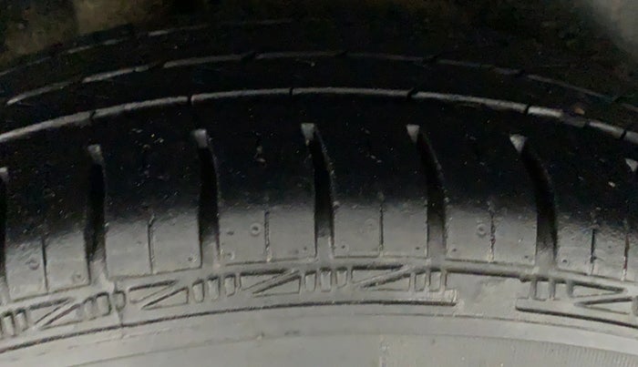 2011 Maruti Swift Dzire VXI, Petrol, Manual, 64,058 km, Right Rear Tyre Tread