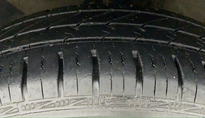 2011 Maruti Swift Dzire VXI, Petrol, Manual, 64,058 km, Left Front Tyre Tread