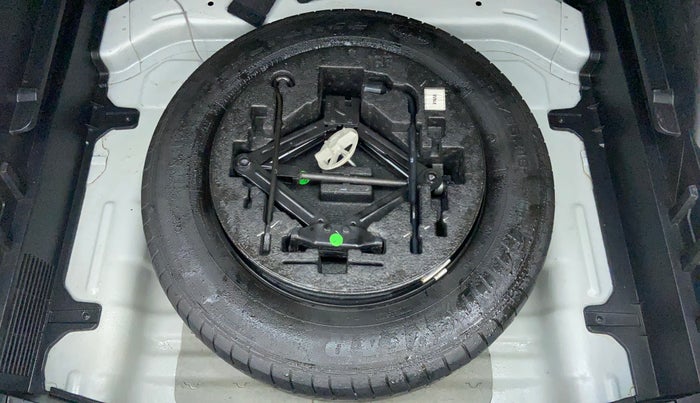2016 Hyundai Creta BASE 1.6 PETROL, Petrol, Manual, 1,15,873 km, Spare Tyre