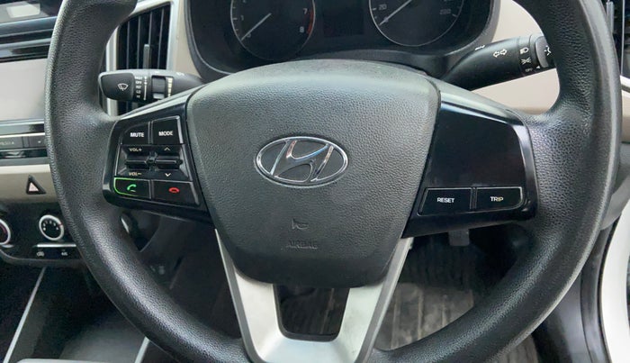 2016 Hyundai Creta BASE 1.6 PETROL, Petrol, Manual, 1,15,873 km, Steering wheel - Sound system control not functional