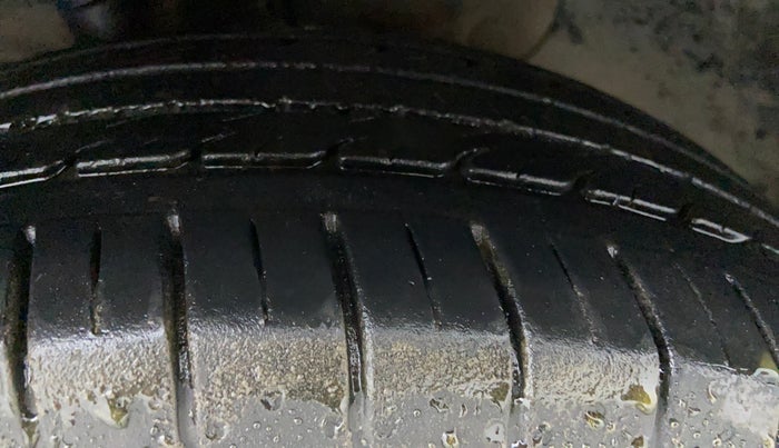 2016 Hyundai Creta BASE 1.6 PETROL, Petrol, Manual, 1,15,873 km, Right Front Tyre Tread