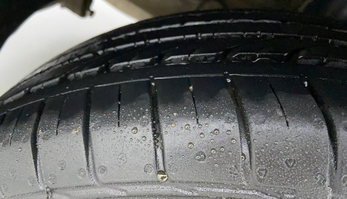 2016 Hyundai Creta BASE 1.6 PETROL, Petrol, Manual, 1,15,873 km, Right Rear Tyre Tread