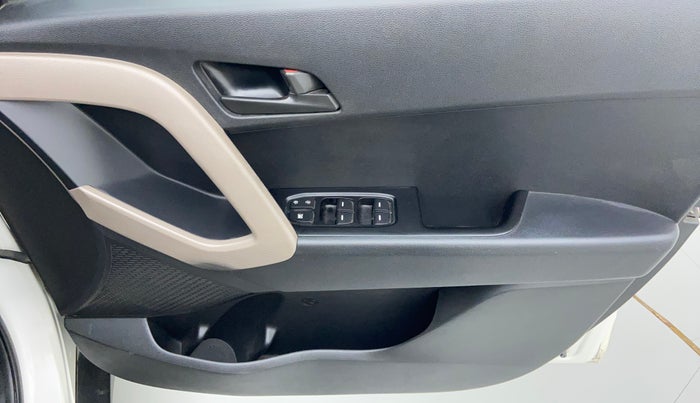 2016 Hyundai Creta BASE 1.6 PETROL, Petrol, Manual, 1,15,873 km, Driver Side Door Panels Control