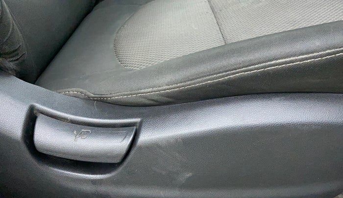 2016 Hyundai Creta BASE 1.6 PETROL, Petrol, Manual, 1,15,873 km, Driver Side Adjustment Panel