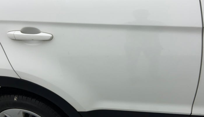 2016 Hyundai Creta BASE 1.6 PETROL, Petrol, Manual, 1,15,873 km, Right rear door - Minor scratches
