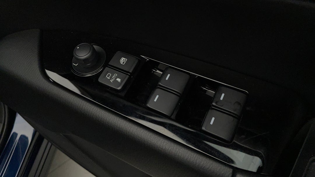 2025 Mazda CX-5 G25 Touring (AWD), Automatic, 5640 km, Drivers Side Door Panel Controls