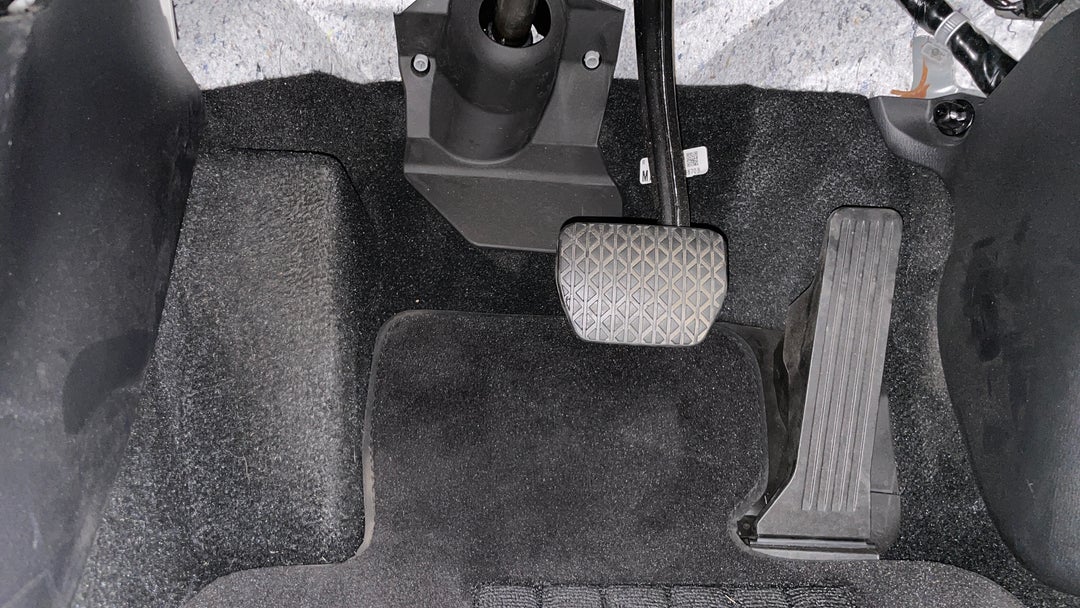 2025 Mazda CX-5 G25 Touring (AWD), Automatic, 5640 km, Pedals and Footmat