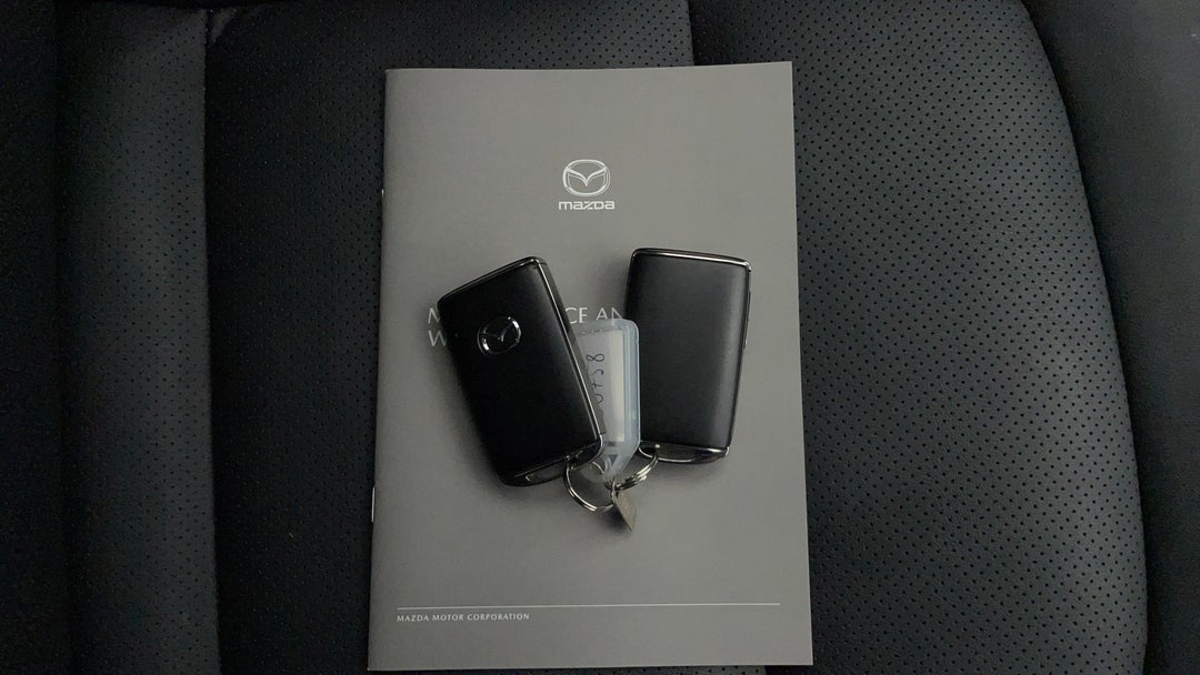 2025 Mazda CX-5 G25 Touring (AWD), Automatic, 5640 km, Key Close-up