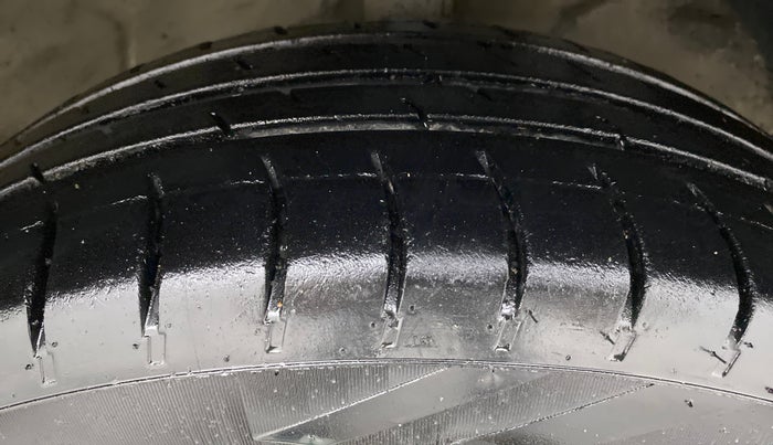 2019 Maruti Ertiga ZDI PLUS 1.5 DIESEL, Diesel, Manual, 98,610 km, Right Front Tyre Tread
