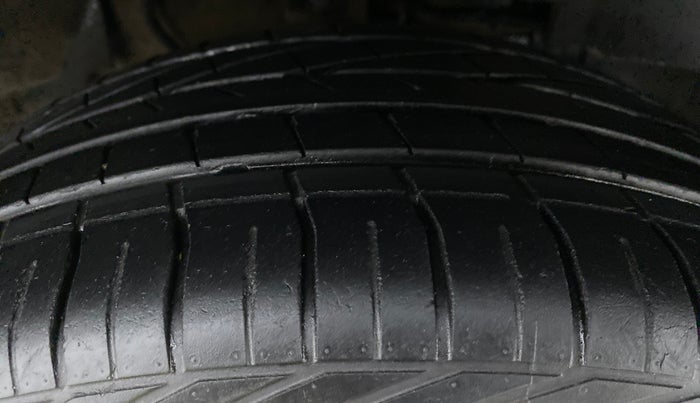 2018 Tata NEXON XZ+ 1.2 DUAL TONE, Petrol, Manual, 43,399 km, Right Front Tyre Tread