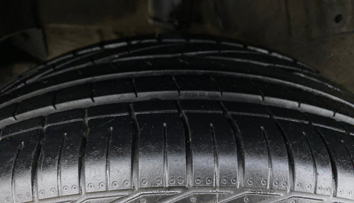2018 Tata NEXON XZ+ 1.2 DUAL TONE, Petrol, Manual, 43,399 km, Right Rear Tyre Tread