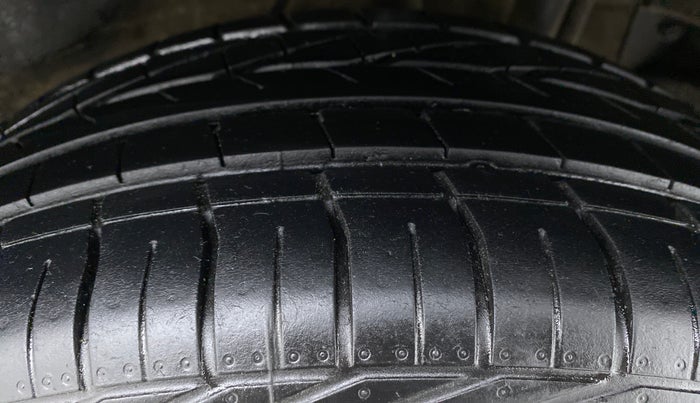 2018 Tata NEXON XZ+ 1.2 DUAL TONE, Petrol, Manual, 43,399 km, Left Rear Tyre Tread