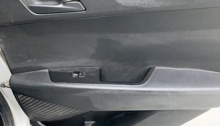 2018 Hyundai Creta 1.4 E PLUS CRDI, Diesel, Manual, 51,258 km, Right rear window switch / handle - Switch/handle not functional