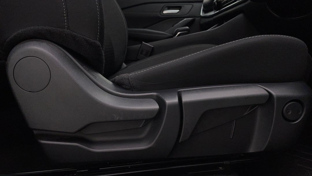 2022 Nissan Qashqai St, Automatic, 31706 km, Drivers Side Adjustment Panel