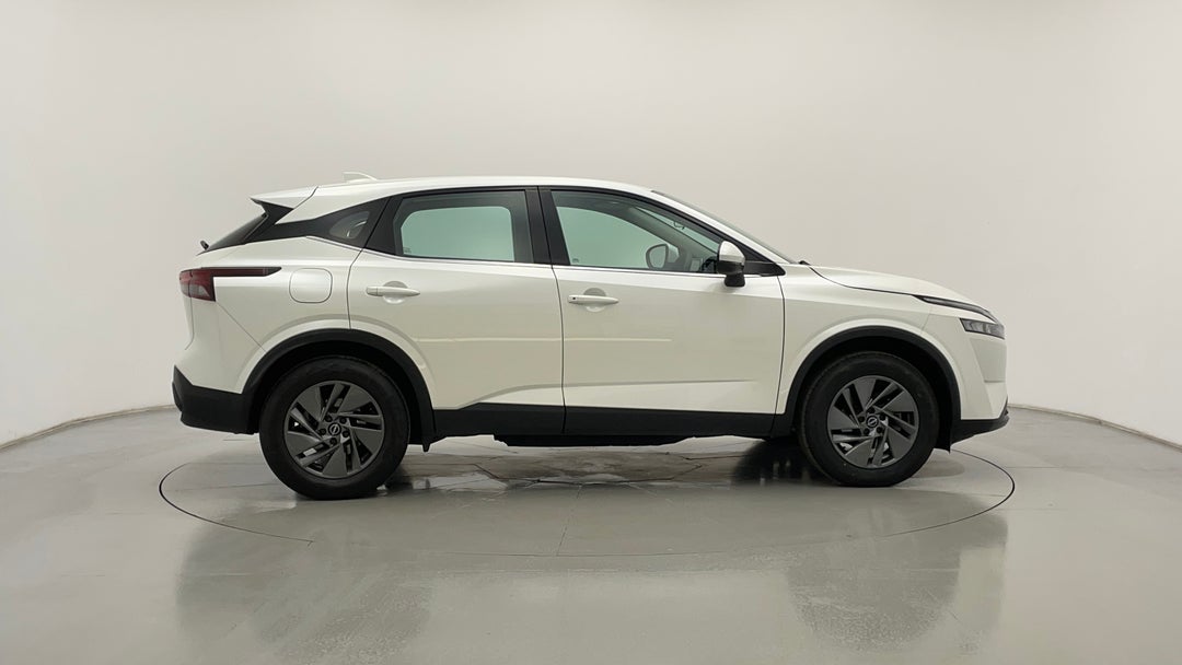 2022 Nissan Qashqai St, Automatic, 31706 km, Right Side View