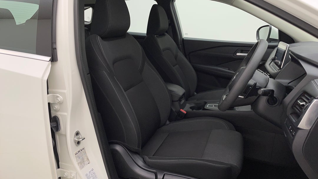 2022 Nissan Qashqai St, Automatic, 31706 km, Right Side Front Door Cabin View