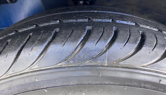 2015 Hyundai Eon MAGNA PLUS, Petrol, Manual, 58,087 km, Left Front Tyre Tread