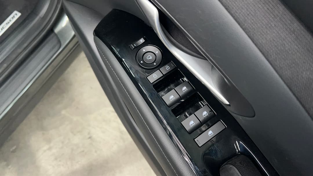2025 Hyundai Tucson (FWD), Automatic, 20451 km, Drivers Side Door Panel Controls