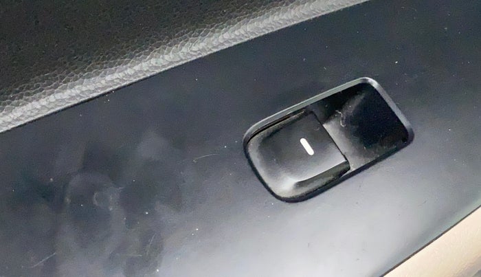 2015 Hyundai Grand i10 MAGNA 1.2 KAPPA VTVT, Petrol, Manual, 28,053 km, Left front window switch / handle - Switch/handle not functional