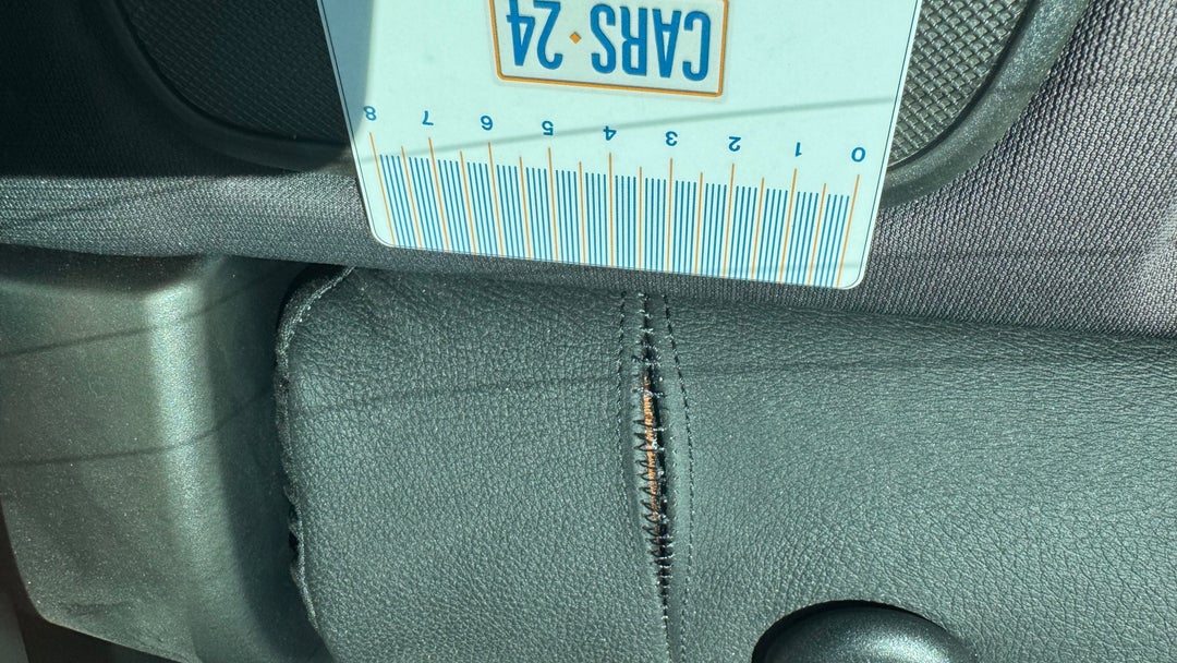 Seats Rear RHS Scratch