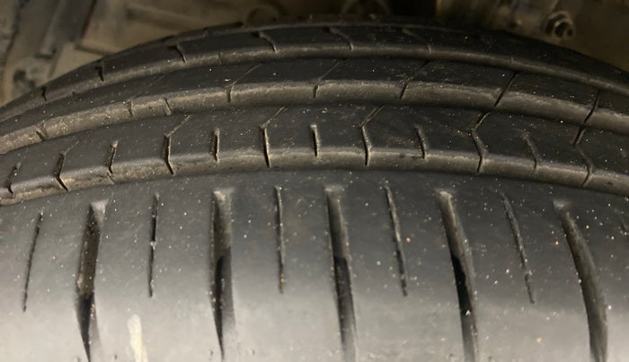 2012 Maruti Ertiga VDI, Diesel, Manual, 77,537 km, Left Front Tyre Tread