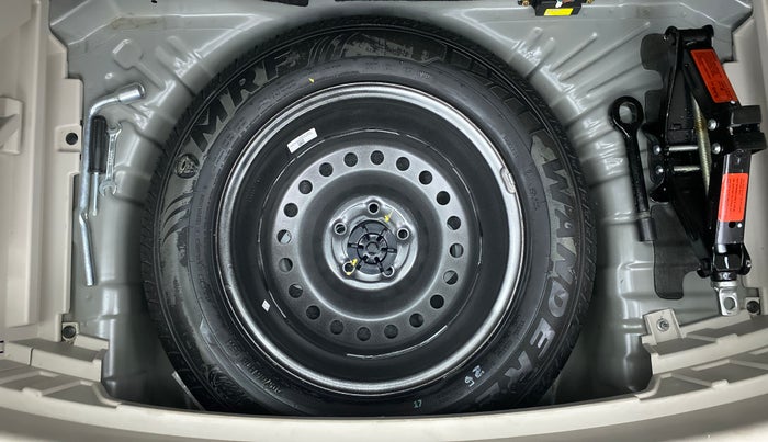 2021 Mahindra XUV300 1.2 W8 OPT, Petrol, Manual, 10,767 km, Spare Tyre