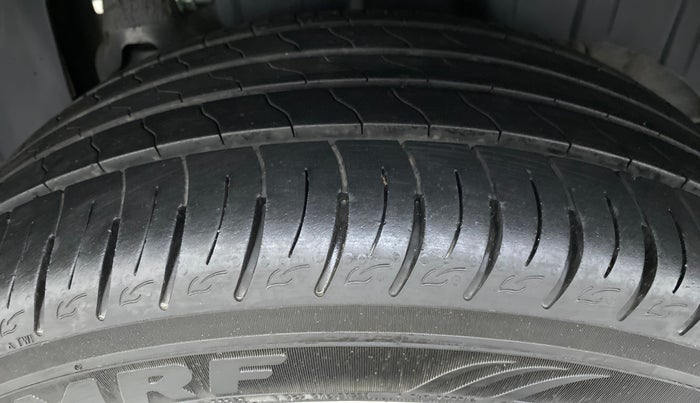 2021 Mahindra XUV300 1.2 W8 OPT, Petrol, Manual, 10,767 km, Left Rear Tyre Tread