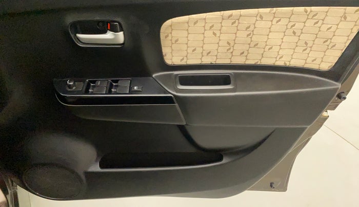 2017 Maruti Wagon R 1.0 VXI, Petrol, Manual, 19,020 km, Driver Side Door Panels Control