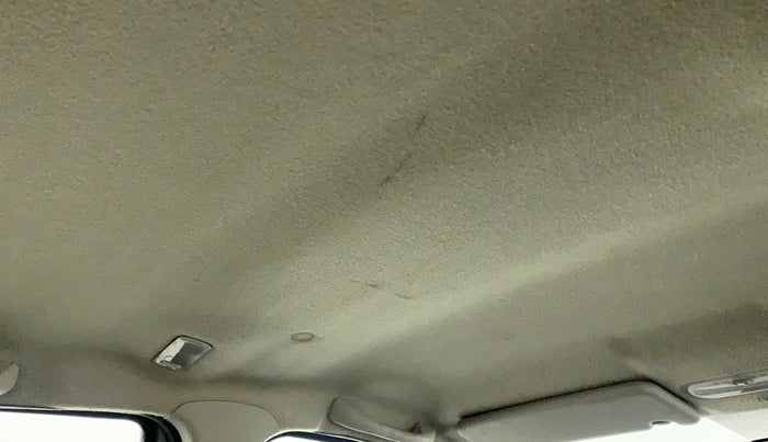 2015 Renault Duster RXL PETROL, Petrol, Manual, 67,850 km, Ceiling - Roof lining is slightly discolored