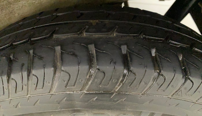2015 Maruti Wagon R 1.0 LXI CNG, CNG, Manual, 91,698 km, Left Rear Tyre Tread