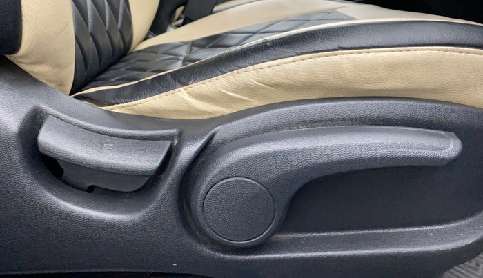 2019 Hyundai Elite i20 ASTA 1.2 (O), Petrol, Manual, 59,713 km, Driver Side Adjustment Panel