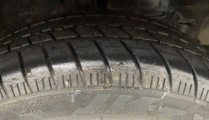 2014 Toyota Etios G, Petrol, Manual, 76,413 km, Right Front Tyre Tread