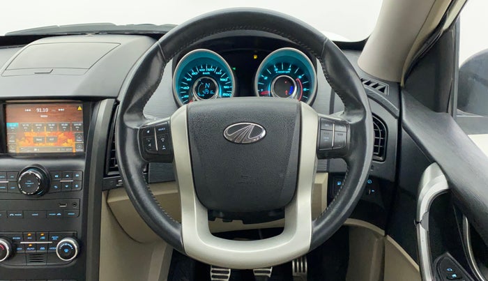 2016 Mahindra XUV500 W10, Diesel, Manual, 42,916 km, Steering Wheel Close Up