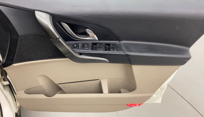 2016 Mahindra XUV500 W10, Diesel, Manual, 42,916 km, Driver Side Door Panels Control