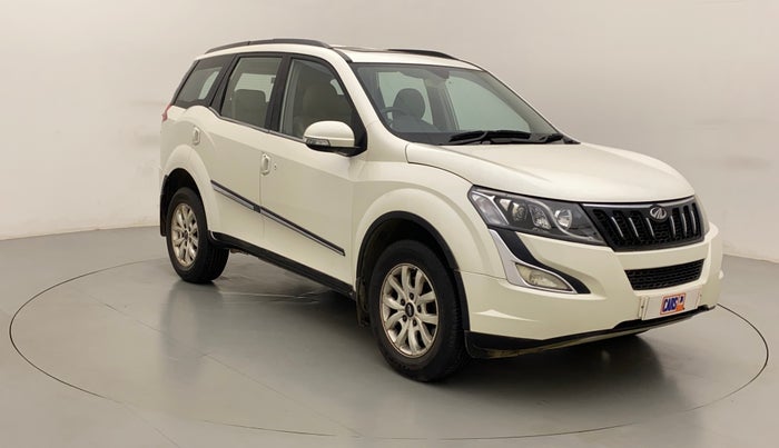 2016 Mahindra XUV500 W10, Diesel, Manual, 42,916 km, Right Front Diagonal