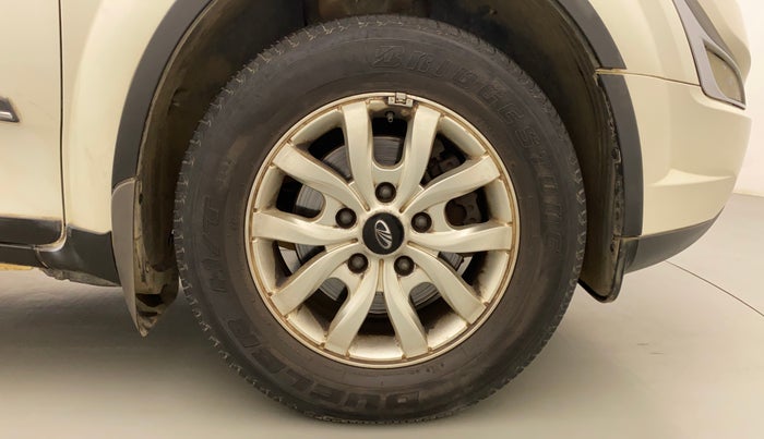 2016 Mahindra XUV500 W10, Diesel, Manual, 42,916 km, Right Front Wheel