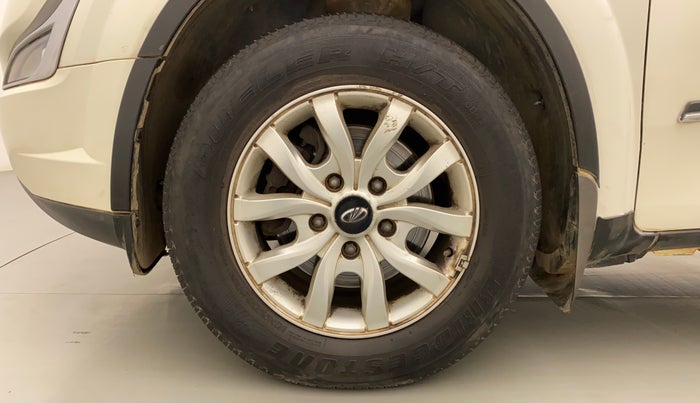 2016 Mahindra XUV500 W10, Diesel, Manual, 42,916 km, Left Front Wheel