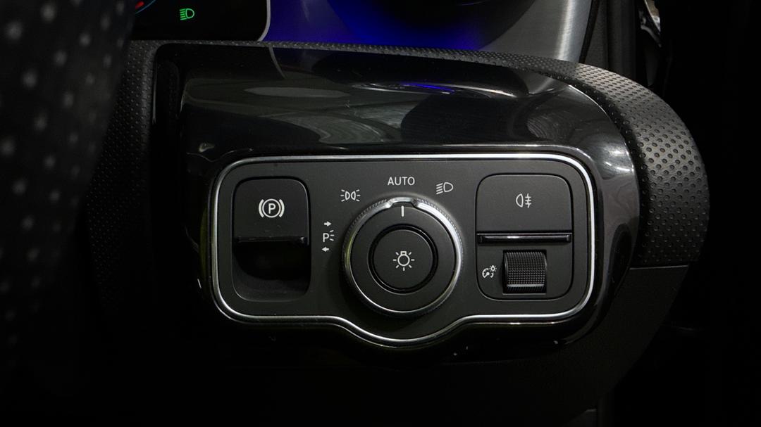 2019 Mercedes-benz A200 A200, Automatic, 43519 km, Utility Switches/Buttons