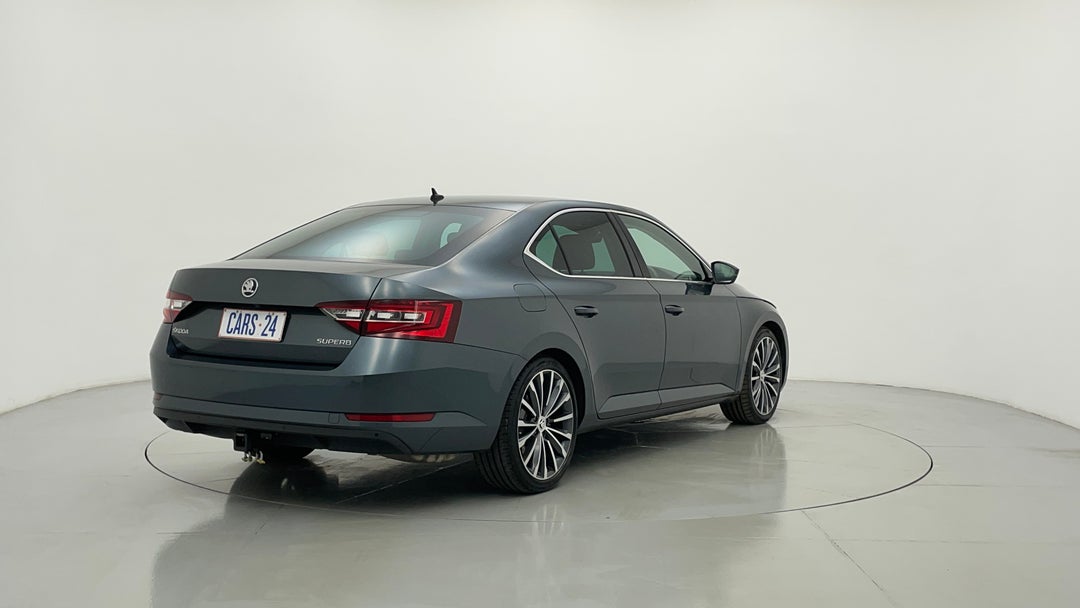 Right Back Diagonal (45- Degree) View