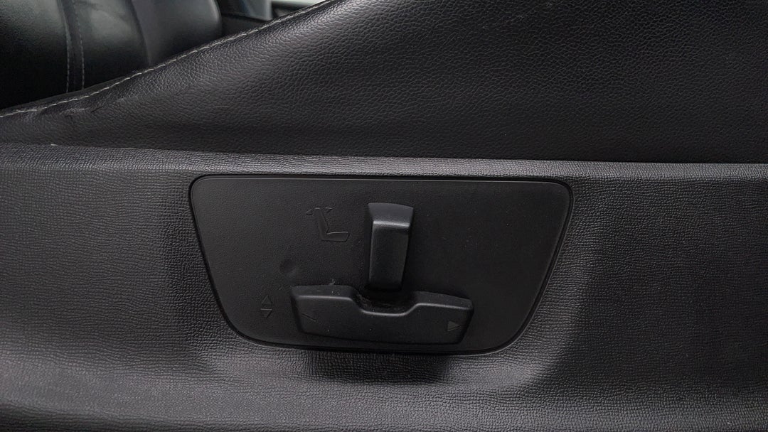 2019 Holden Colorado Ltz (4x4) (5yr), Automatic, 109285 km, Drivers Side Adjustment Panel