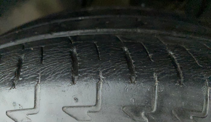2017 Maruti IGNIS DELTA 1.2 AMT, Petrol, Automatic, 28,135 km, Left Front Tyre Tread